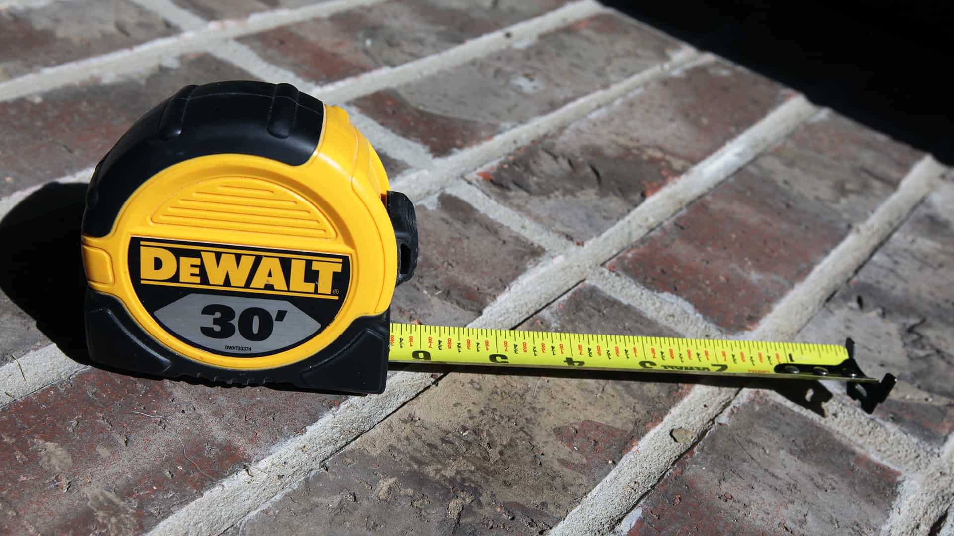 how-to-use-a-tape-measure-the-right-way-the-geek-pub